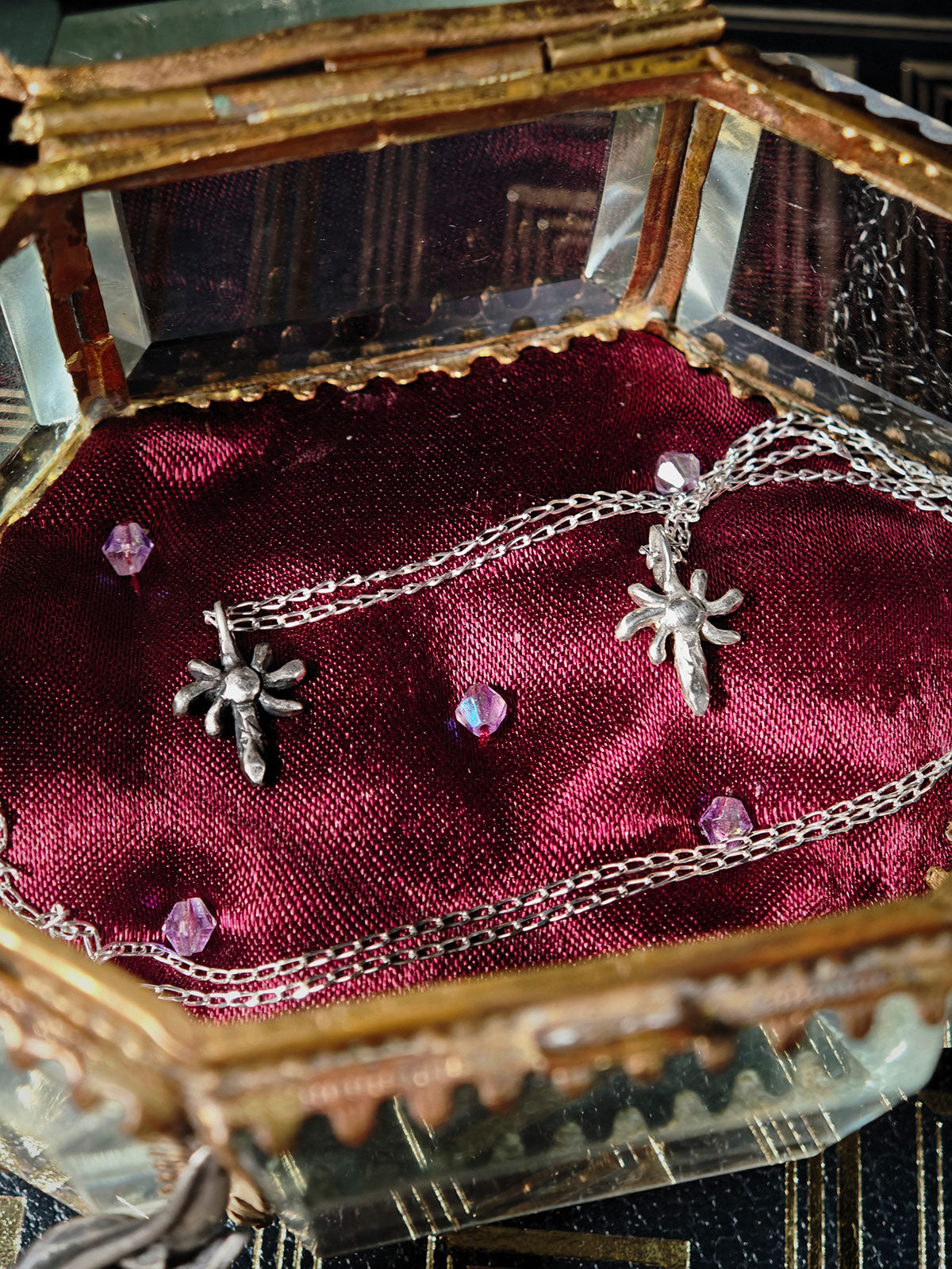 Mini pendentif dague Antigone en argent 925, format délicat à porter chaque jour